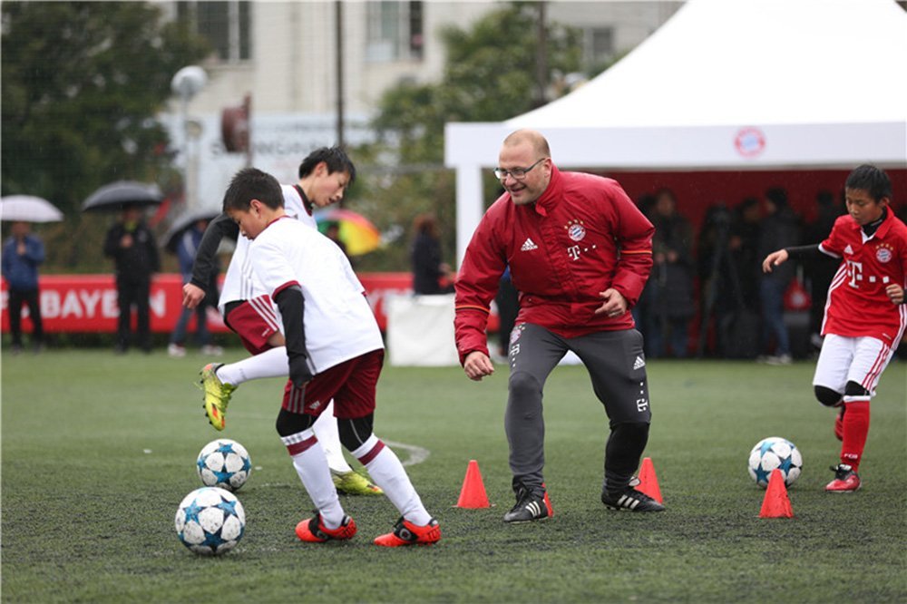 El Gobierno de Misiones y el FC Bayern Múnich anunciaron un convenio para el desarrollo de jugadores en la provincia