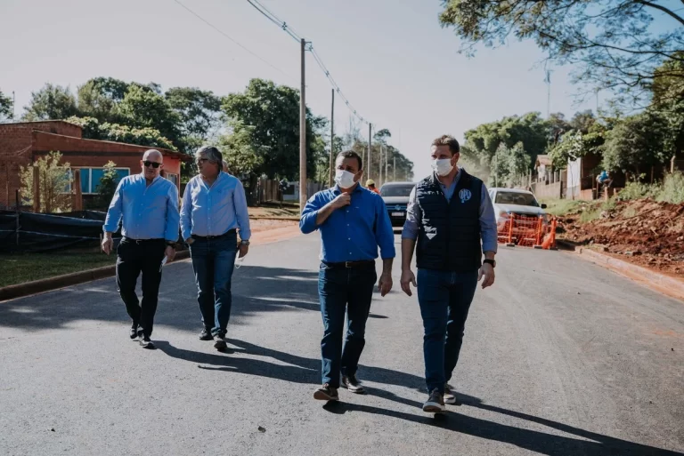 El Gobernador Herrera Ahuad, visito los avances de obras de mejoras de Puerto Iguazu