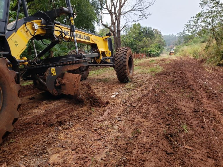 EN PUERTO IGUAZU CONTINUA EL ARREGLO DE DISTINTAS CALLES DE LA CIUDAD