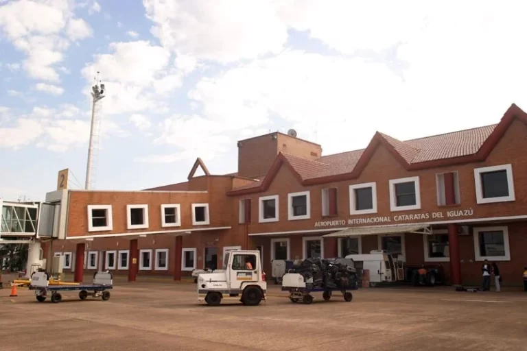 Se confirmaron empresas y horarios que brindarán el servicio directo entre el aeropuerto de Iguazú y Posadas