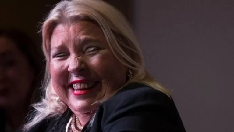 Le contó a sus amigos que se puso de novio con la “ayuda” de “Lilita” Carrió