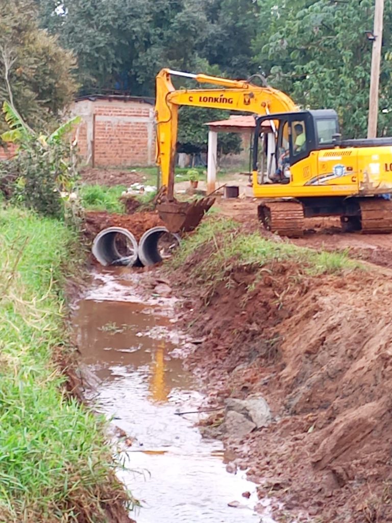 CONTINUAN LOS TRABAJOS DE ENTUBADOS EN CALLES DE DISTINTOS BARRIOS