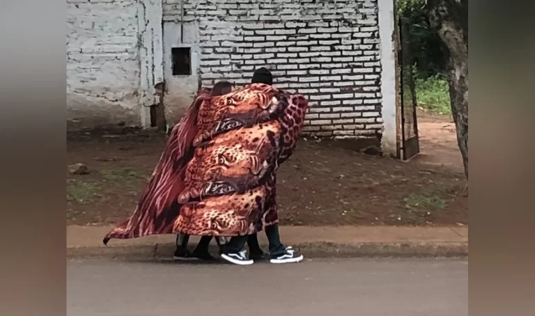 Misioneros salen a la calle con el «acolchado de tigre» para no pasar frío