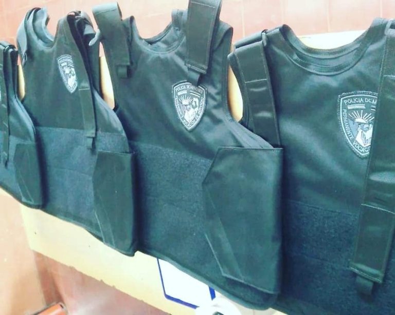 *Entregaron más armas y chalecos balísticos a policías*