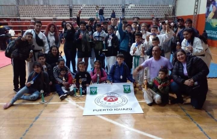 ACOMPAÑANDO AL DEPORTE