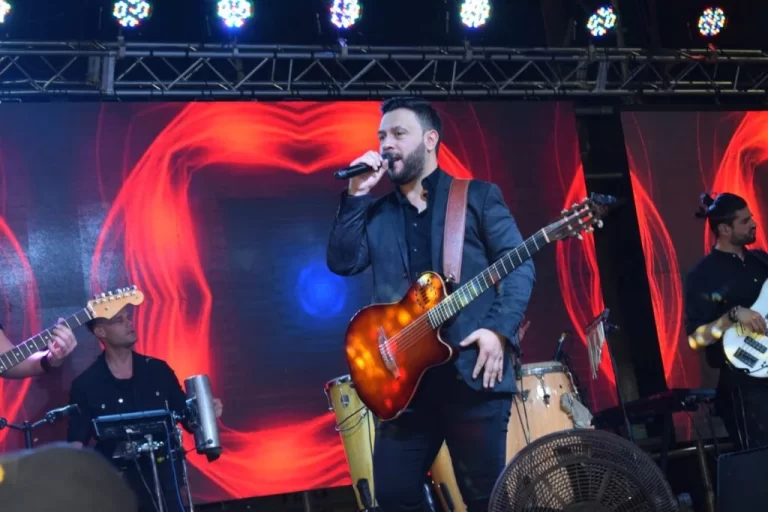 Con un show de Lucas Sugo se lanzó la Temporada Invierno 2022