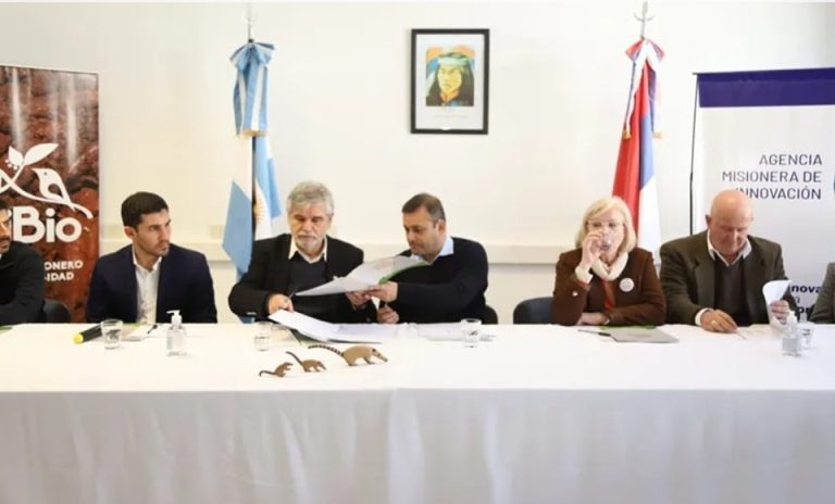 Firma de la carta de intención para el desarrollo e implementación de la agenda territorial integradora de ciencia, tecnología e innovación de la Provincia de Misiones. Firma de la carta de intención para el desarrollo e implementación de la agenda territorial integradora de ciencia, tecnología e innovación de la Provincia de Misiones.