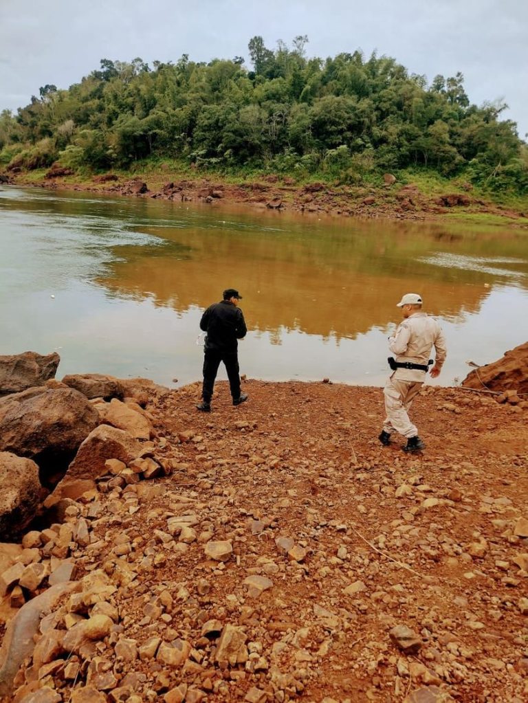 Hallaron el cuerpo de una mujer en las aguas del río Paraná