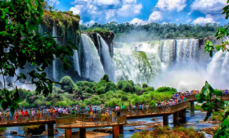 Más de 22.600 personas visitaron el Parque Nacional Iguazú durante este fin de semana largo Más de 22.600 personas visitaron el Parque Nacional Iguazú durante este fin de semana largo