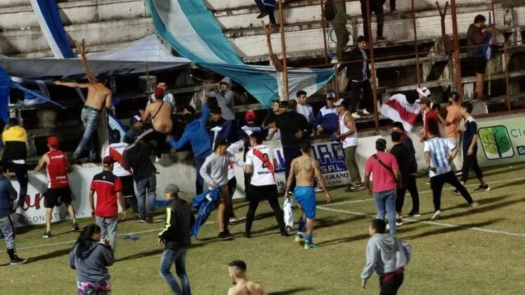 Clausuraron el Estadio de Guaraní Antonio Franco tras la consagración y posterior batalla campal