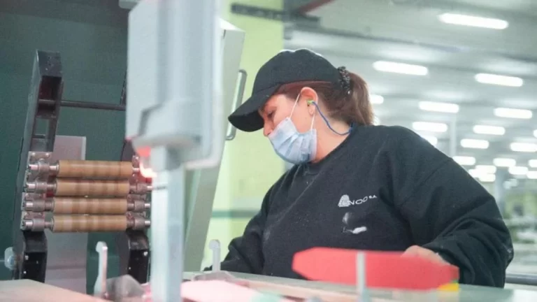 El empleo privado duplica al público en Misiones