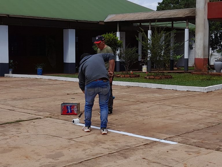 SE CONTINUA  ASISTIENDO A ESCUELAS