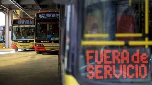 Paro de colectivos, no hubo acuerdo ayer entre la UTA y los empresarios por eso desde la madrugada no hay transporte de corta ni media distancia en el interior del país