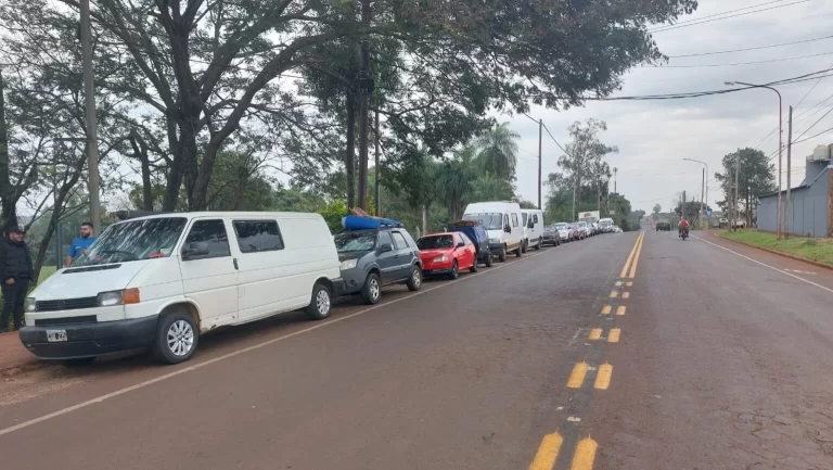 Ya se vive el Turismo Carretera en Posadas: fanáticos de todo el país hacen fila fuera del autódromo y palpitan la llegada de “La Máxima”