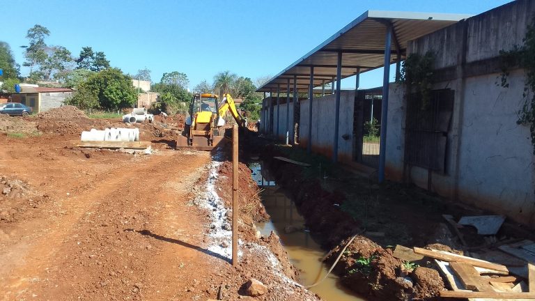 CONTINÚAN OBRAS DE SANEAMIENTO EN BARRIO BICENTENARIO