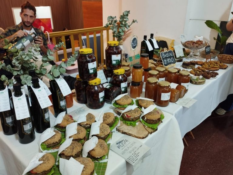 COMPARTIENDO EXPERIENCIAS EN LA CUMBRE DE LA AGRICULTURA SOSTENIBLE COMPARTIENDO EXPERIENCIAS EN LA CUMBRE DE LA AGRICULTURA SOSTENIBLE