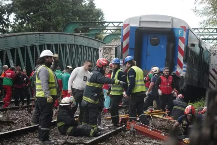 Choque de trenes y descarrilamiento en Buenos Aires: más de 50 heridos
