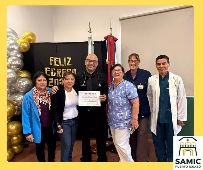 El Dr. De Barros Chueire Salim egresado de la residencia de pediatría en el SAMIC Iguazú El Dr. De Barros Chueire Salim egresado de la residencia de pediatría en el SAMIC Iguazú