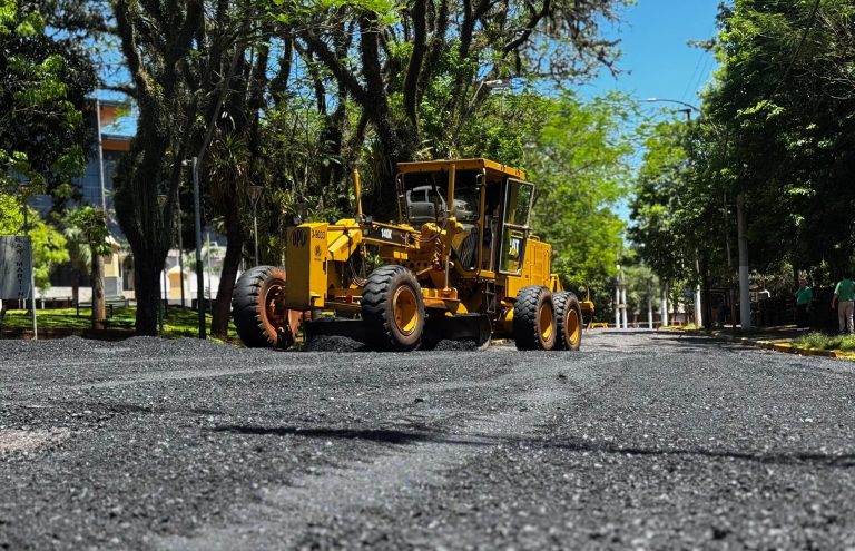 PTO. IGUAZÚ: INICIO DE OBRAS DE PAVIMENTACIÓN