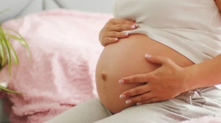 Fingió un embarazo, presentó a una muñeca como su hija y la familia quedó devastada: “Nos rompió el corazón”