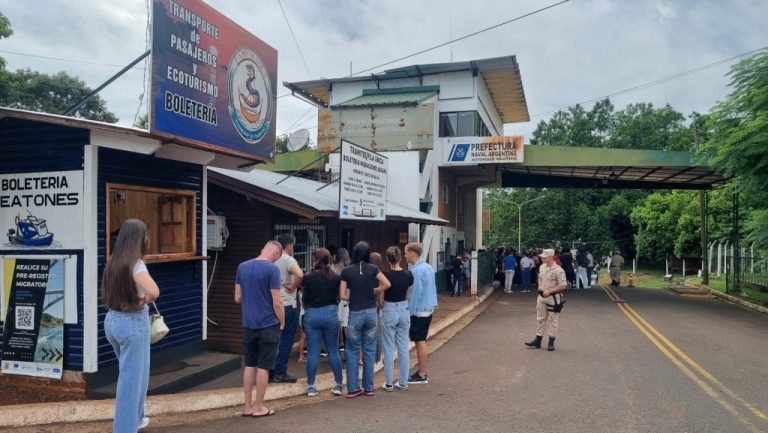 En busca del sueño brasileño: argentinos que cruzan el Uruguay en busca de un futuro que su país les niega