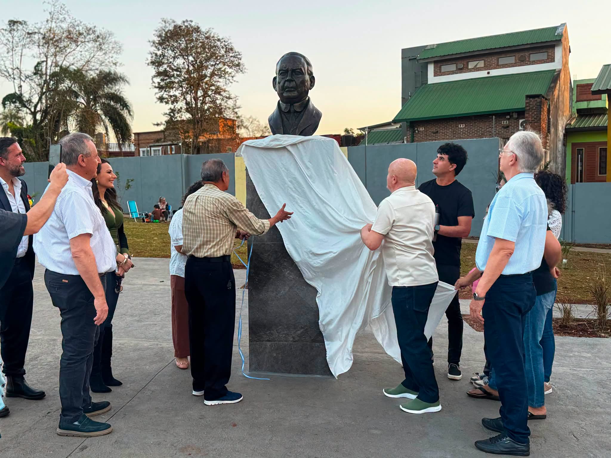 IGUAZU: INAUGURARON LA “PLAZA HIPOLITO YRIGOYEN”