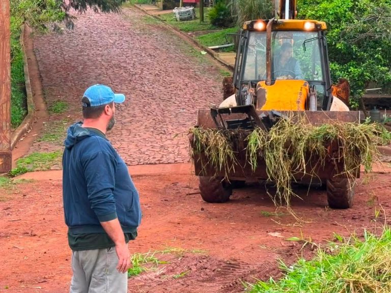 IGUAZÚ: PARQUIZACIÓN OBRAS Y SERVICIOS PÚBLICOS TRABAJAN EN LA RECUPERACIÓN DE ESPACIOS PÚBLICOS