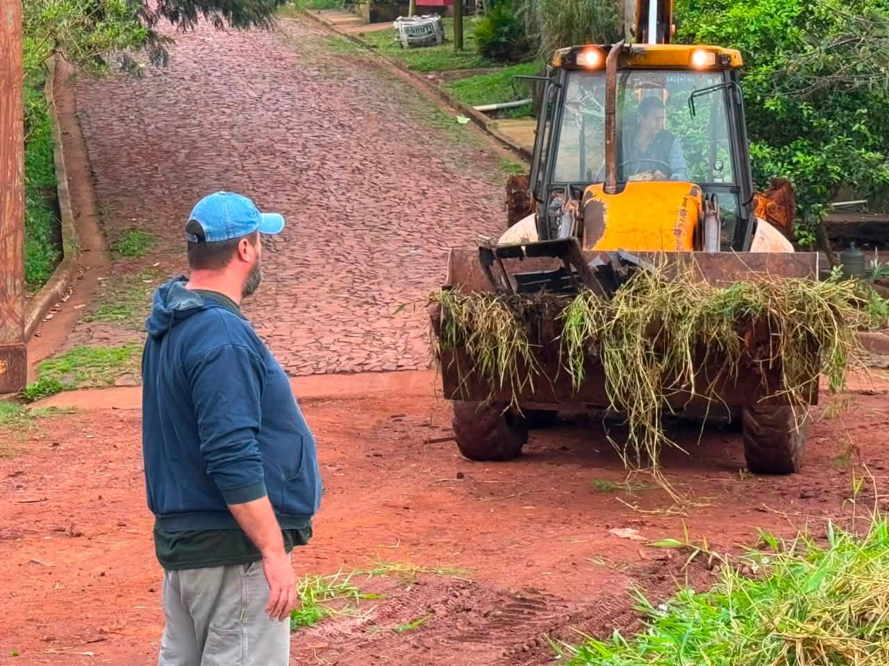 IGUAZÚ: PARQUIZACIÓN OBRAS Y SERVICIOS PÚBLICOS TRABAJAN EN LA RECUPERACIÓN DE ESPACIOS PÚBLICOS