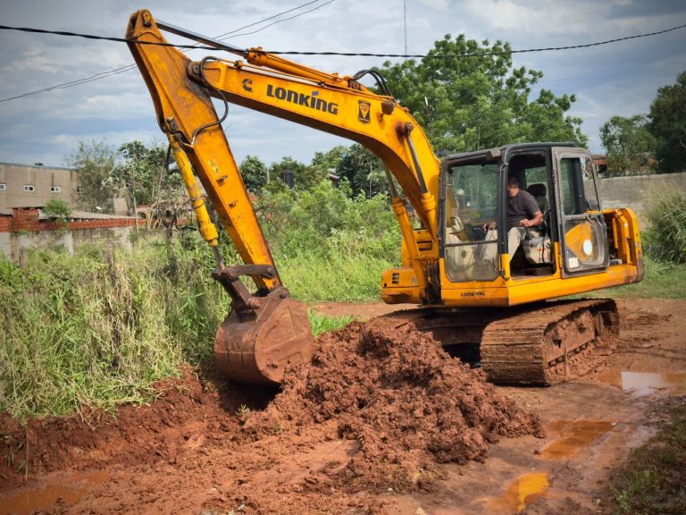 IGUAZÚ: CONTINUAN LAS TAREAS DE CANALIZACIÓN PLUVIAL EN DIFERENTES BARRIOS IGUAZÚ: CONTINUAN LAS TAREAS DE CANALIZACIÓN PLUVIAL EN DIFERENTES BARRIOS
