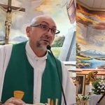 Ecuador: quién era el sacerdote que murió aplastado por una cruz mientras celebraba una misa
